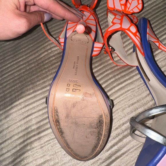 Sophia Webster
Chiara Butterfly Wing Ankle-Wrap Sandal
Pink/Silver - Picture 5 of 5